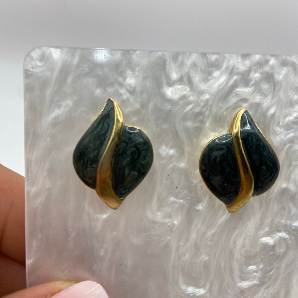 Vintage Emrold Green‎ Earrings gold tone Studded